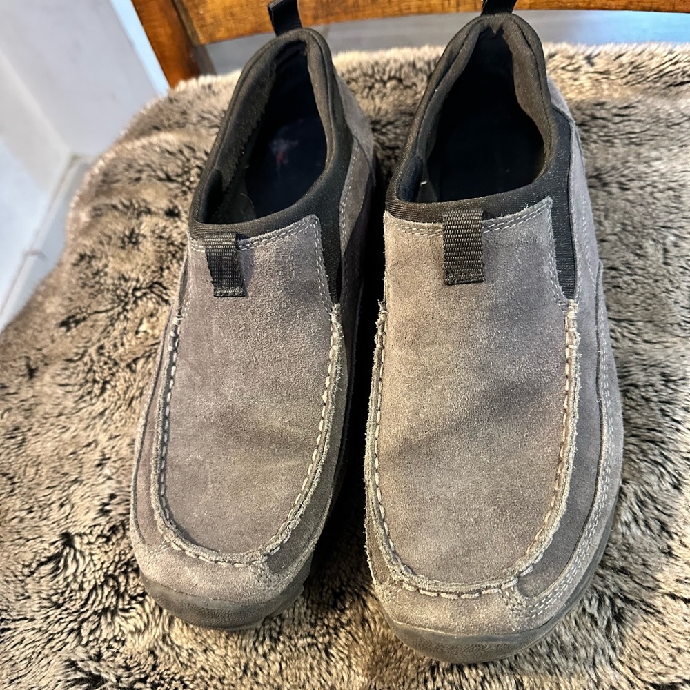 Lands’ End Grey All Weather Suede Slip On Moccasin Slate Frost, size 10.5